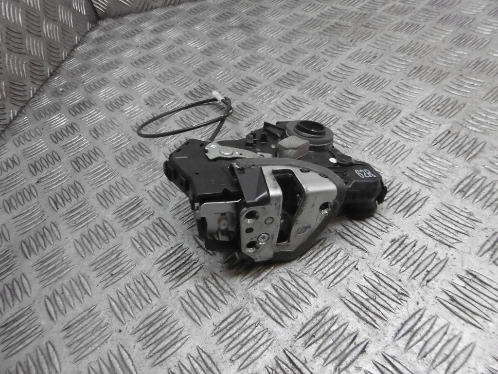 фото №1, Замок двері правий перед toyota avensis t25