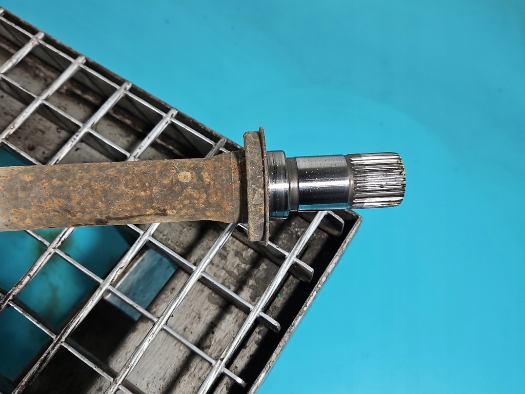 фото №2, Приводной вал перед правая honda fr-v 2.0 16v i-vtec механическая коробка передач 5b