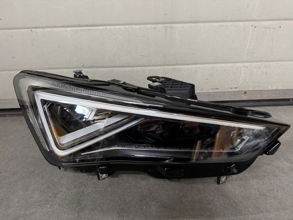 фото №1, Seat leon iv 4 cupra formentor 5fb941036b права лампа