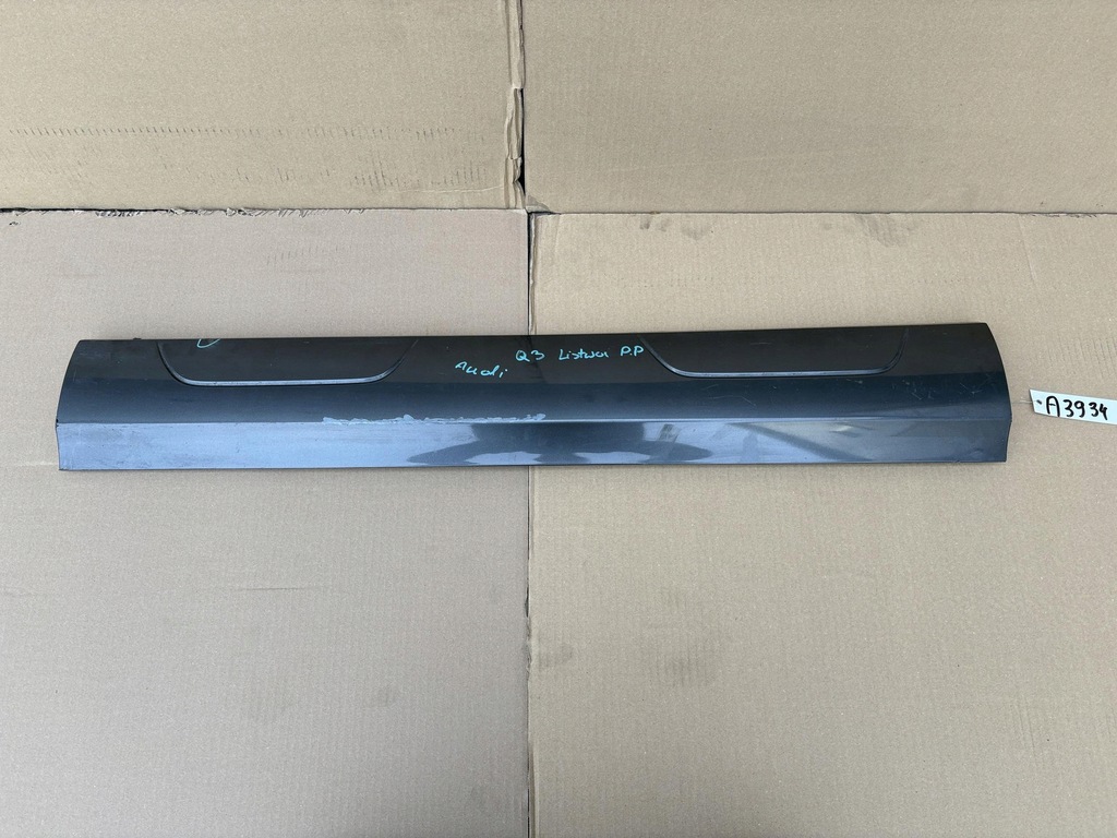 фото №1, Audi q3 8u молдинг дверь правый перед 8u0853960d