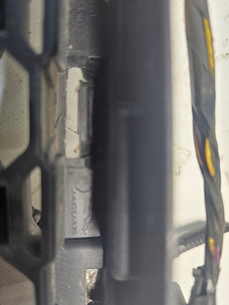 фото №11, Решітка бампера середня jaguar f-pace x761 2019- org