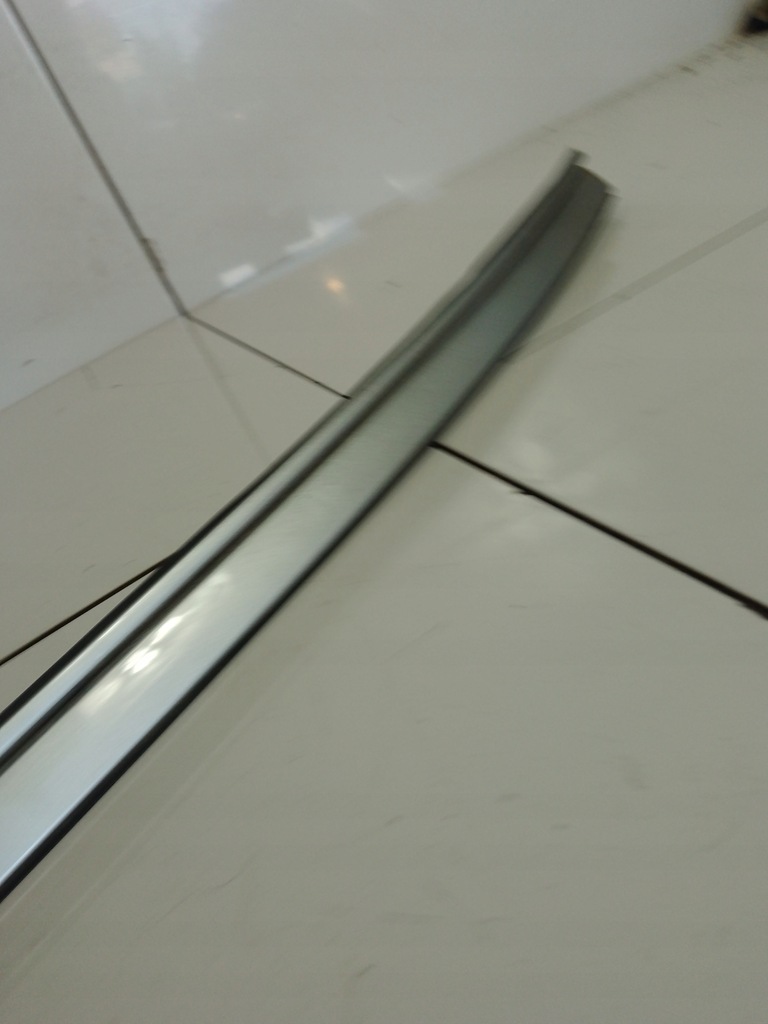 фото №1, Bmw e60 молдинг дахова права