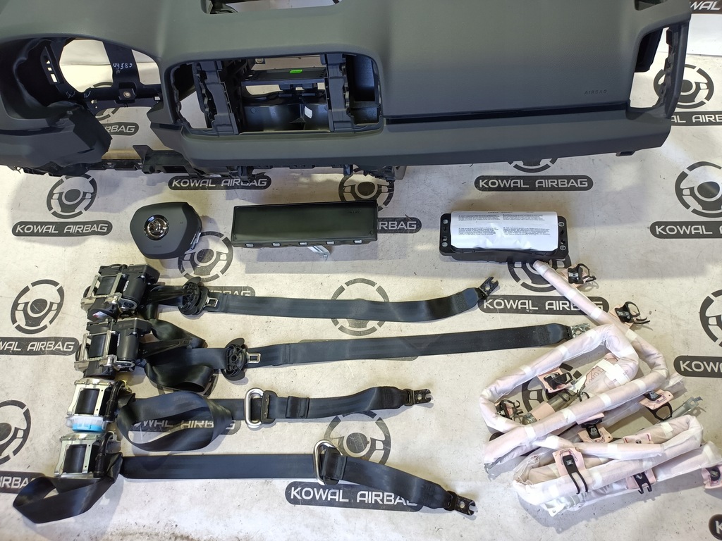 фото №8, Skoda karoq приборная панель консоль подушка безопасности подушки безопасности шторки безопасности ремни