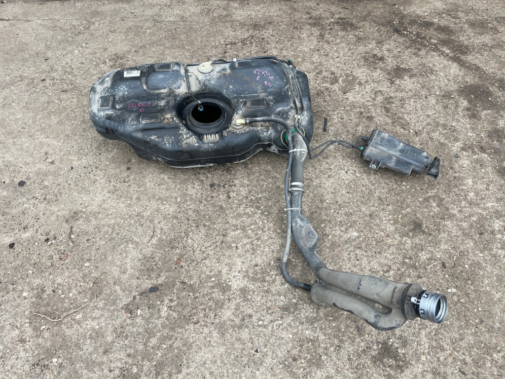 Купити Opel corsa e 1.4 бак bak пального 13216657