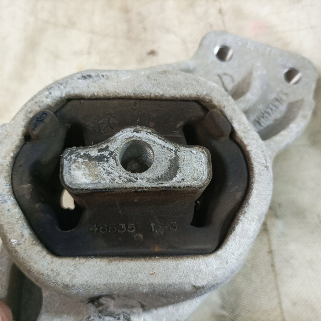 Mercedes w163 98-łapa подушка правый 46535 1-3 usa Доставка