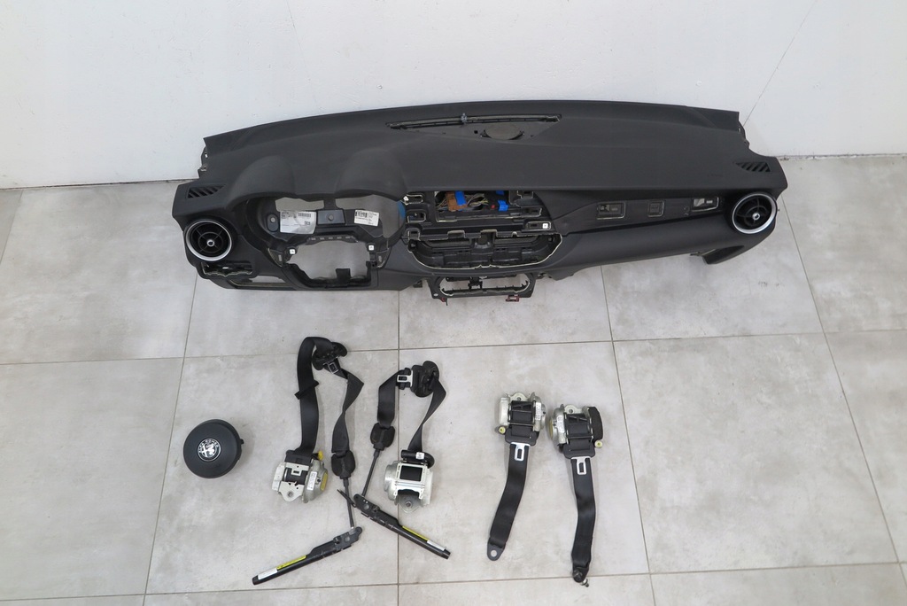 фото №2, Панель приладів подушка безпеки подушки безпеки ремені alfa romeo stelvio демонтаж