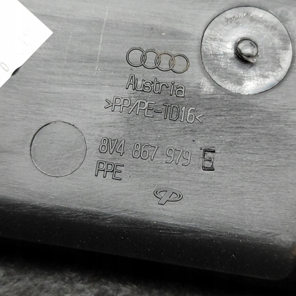 фото №6, Audi a3 s3 8v 2018 обшивка / оббивка задній кришки багажника