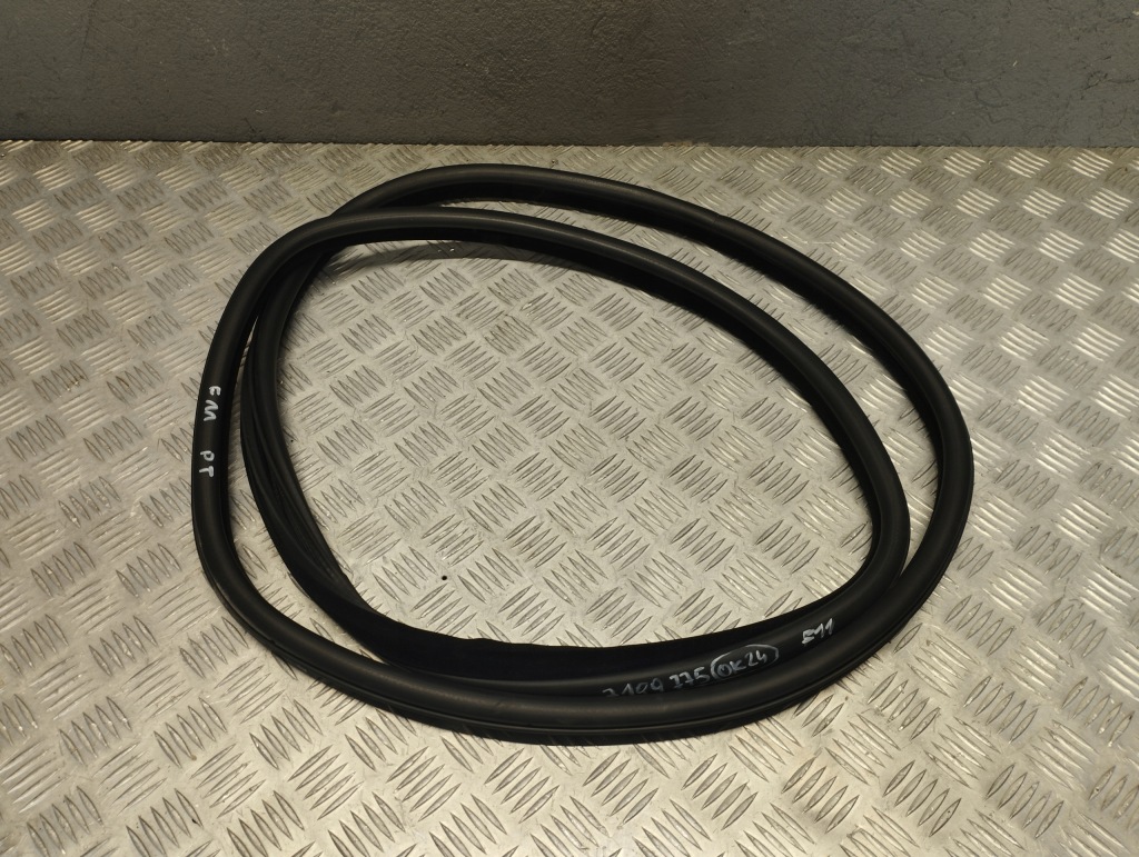 фото №1, Bmw оригінальний номер 7199775 прокладка двері задня