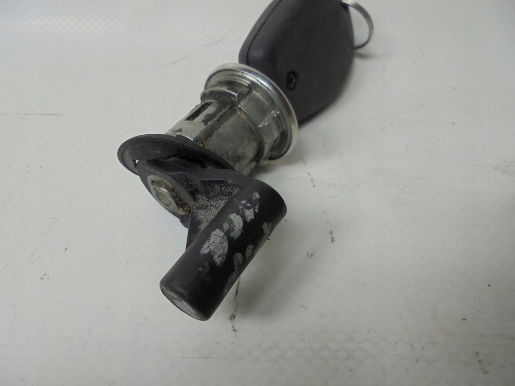 фото №3, Вкладка замка ключ крышки дверь dacia sandero stepway i