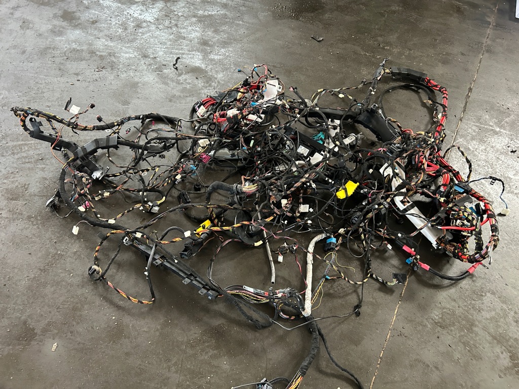 фото №1, Bmw 2 f22 2.0 245km usa жгут электрическая трубопровод салона pdc