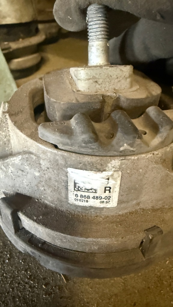 фото №1, Подушка двигателя левая x3 f25 6868489