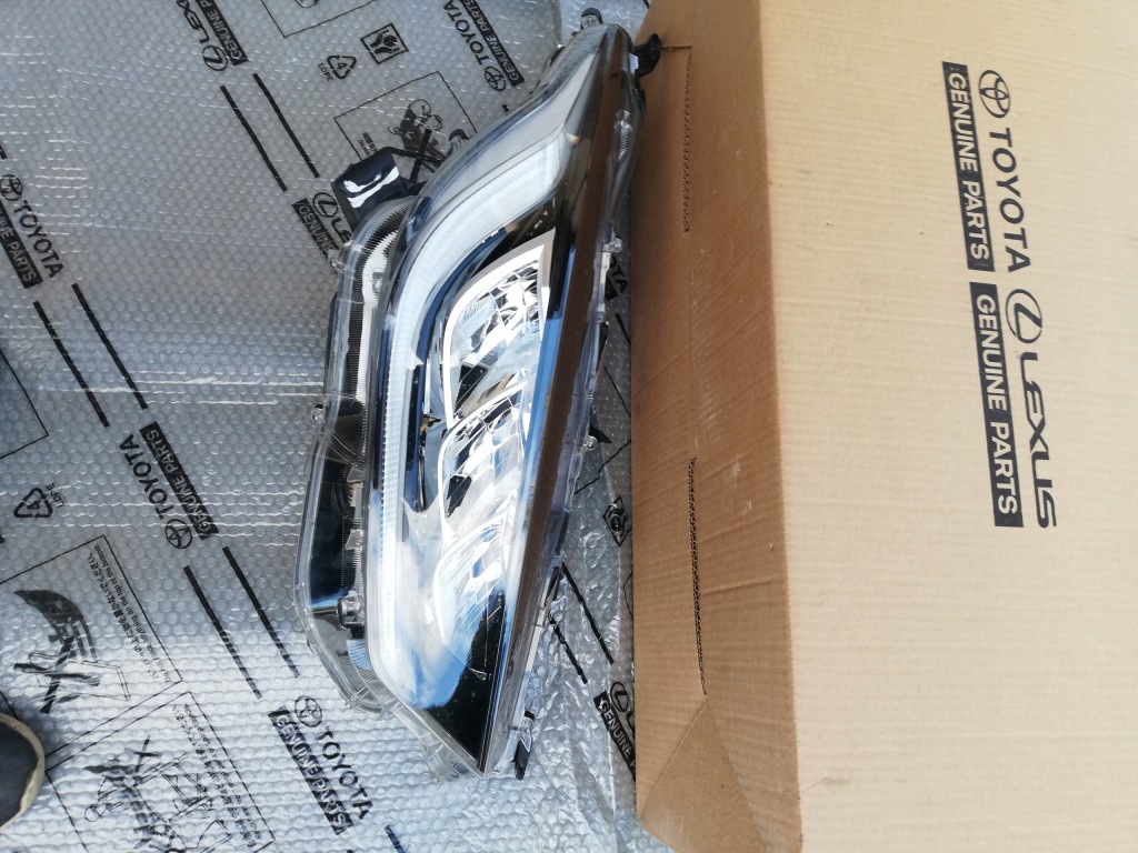 фото №2, Toyota yaris iv фара правый full led