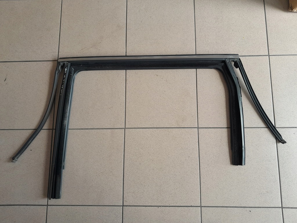 фото №1, Jeep cherokee kl v 2013-18r молдинг дверь рамка прокладка задняя левая хром