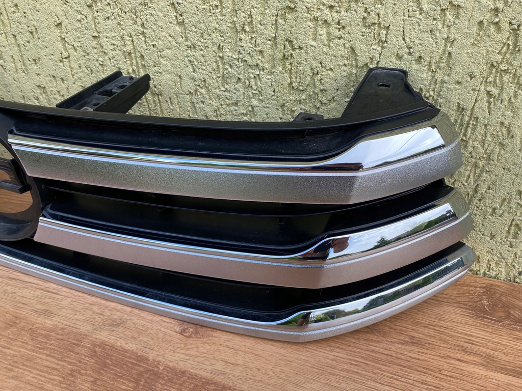 фото №2, Toyota hilux viii решётка радиатора решётка радиатора левый хром молдинг