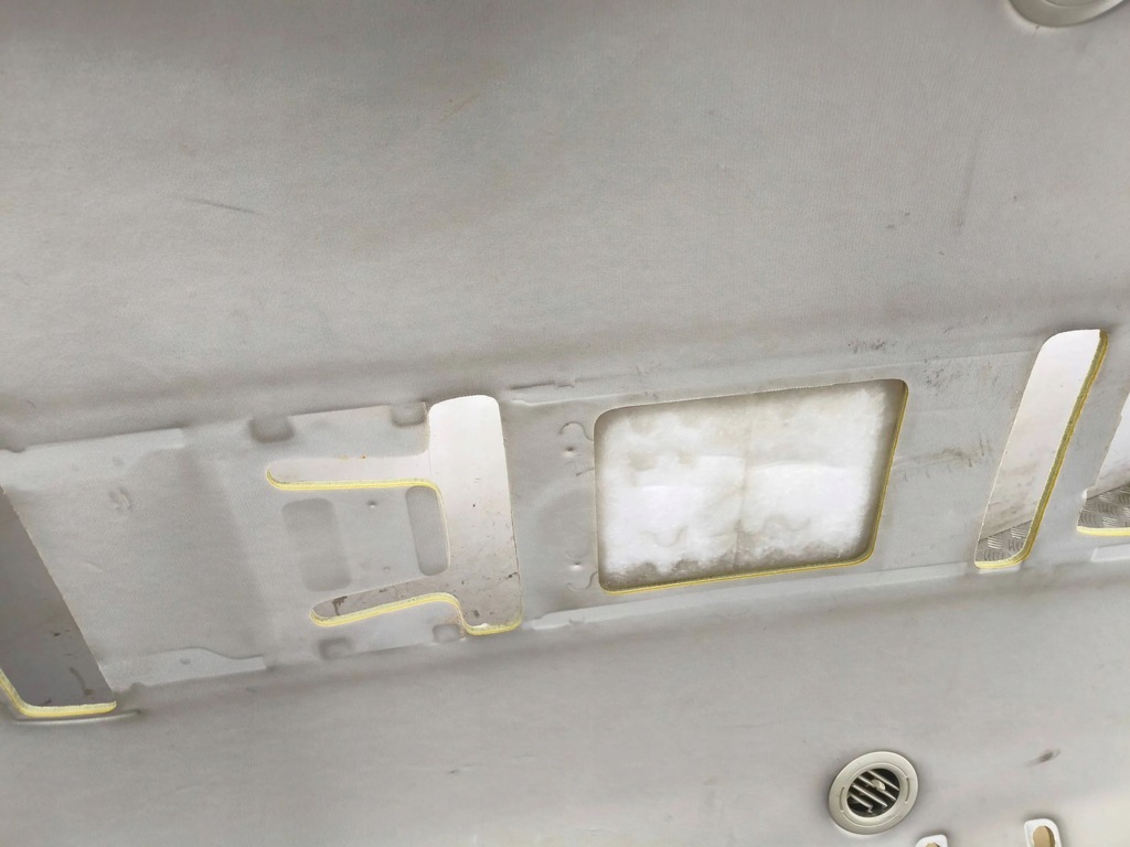 фото №5, Chrysler town & country v 2008 потолок