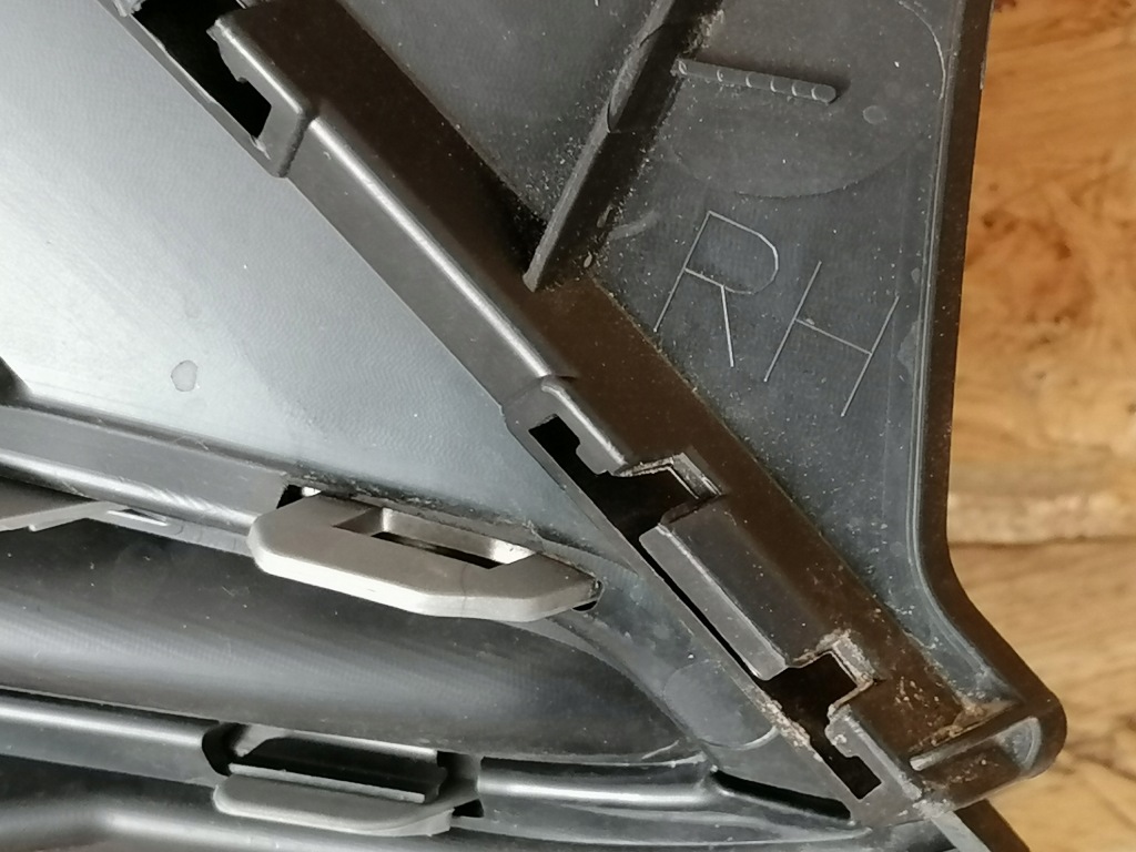 Ford focus mk4 active решётка бампер правый  перед jx7b-19952-u Киев