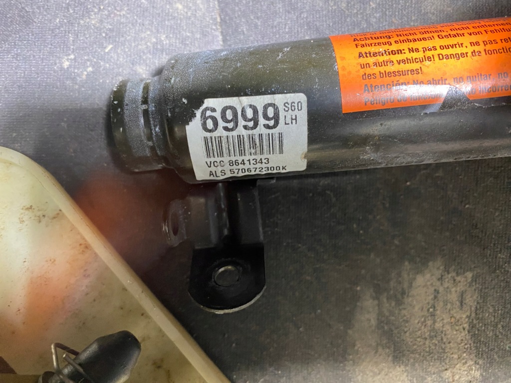 фото №1, Volvo s60 шторки безопасности правая подушка безопасности 8641343