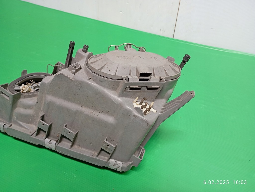 Лампа правая перед mercedes s klasa w126 79-91 1305235092 1305620452 bosch Цена
