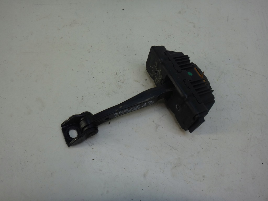 фото №1, Ограничитель дверь передний перед bmw x1 e84