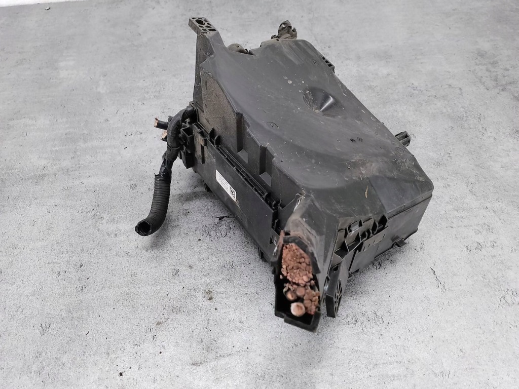 Коробка предохранителей наружная toyota avensis 3 t27 82111-05j62 с Разборки