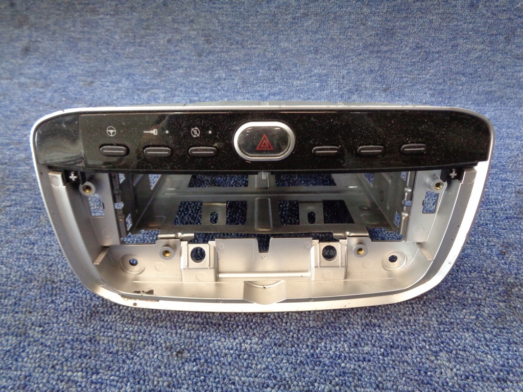 фото №1, Рамка радіо перемикачі 7355013600 735506945 fiat punto evo / 2012