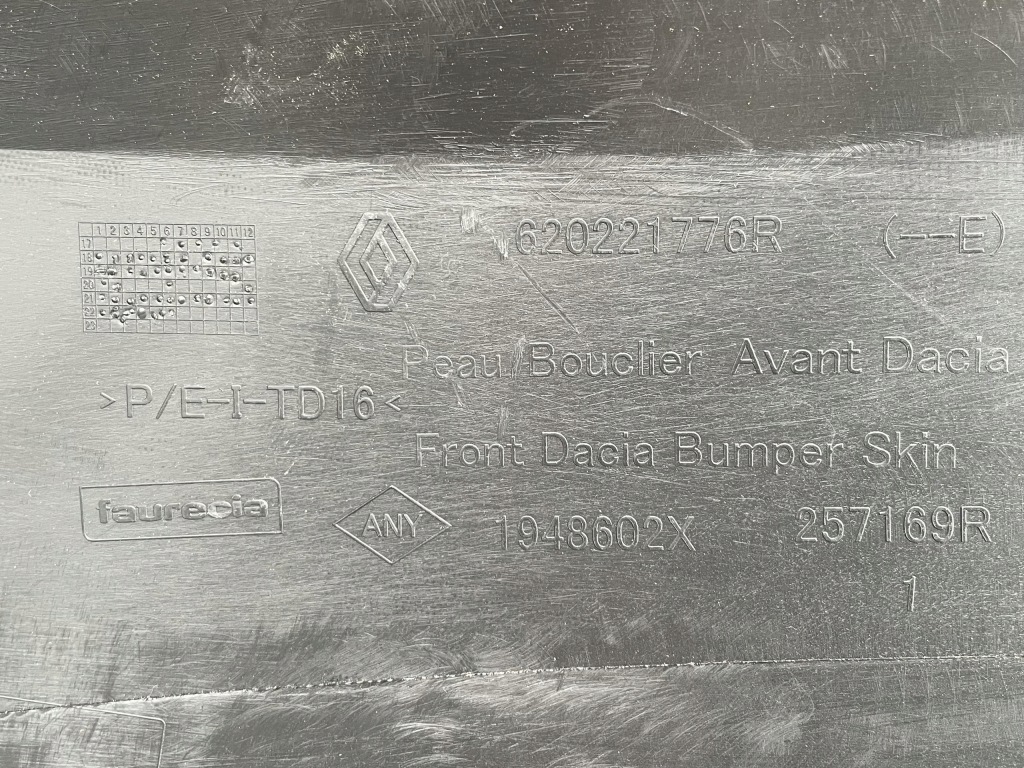 Dacia dustet ii бампер передний перед 620221776r в Украине