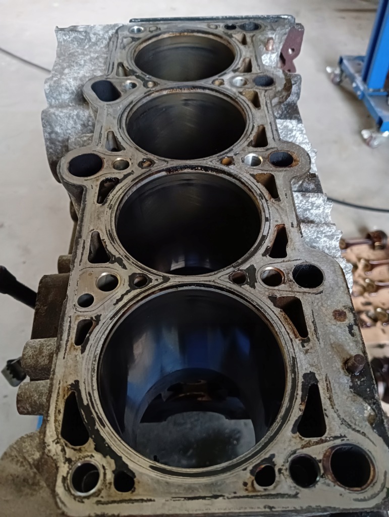 фото №4, Блок двигуна vw audi 2.0 fsi axw | r06d103023