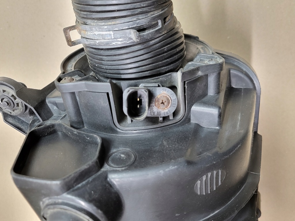 фото №14, Корпус фильтра воздуха датчик vw eos 2.0 fsi passat golf seat leon oryg.