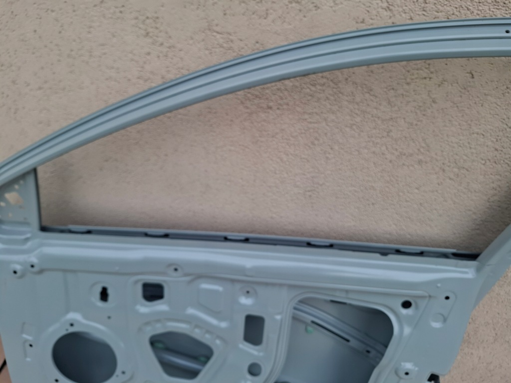 Дверей передні праве  hyundai bayon оригінал Зі Шроту