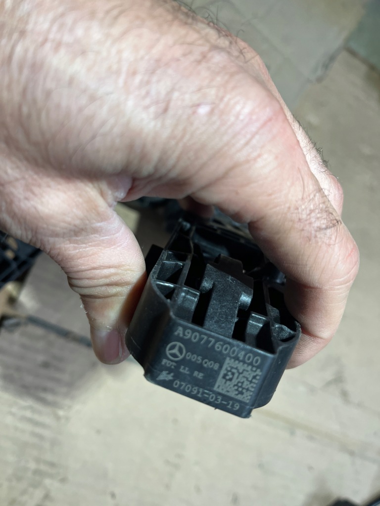 A9077600400 ручка дверь правая mercedes sprinter 18-24 rok оригинал Доставка