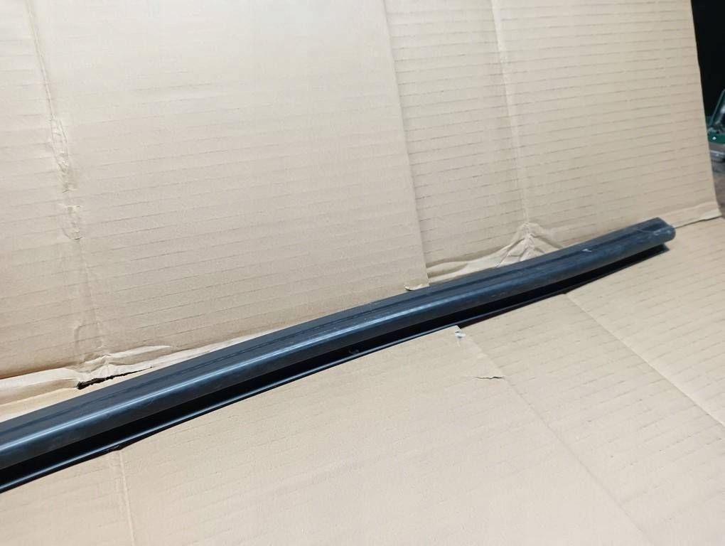 8p7837480b audi a3 8p кабріолет  прокладка молдинг ущільнювач скло права Недорого