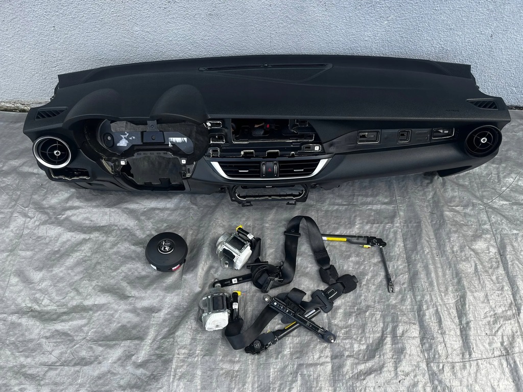 фото №4, Alfa romeo stelvio консоль подушки безопасности ремни подушка безопасности