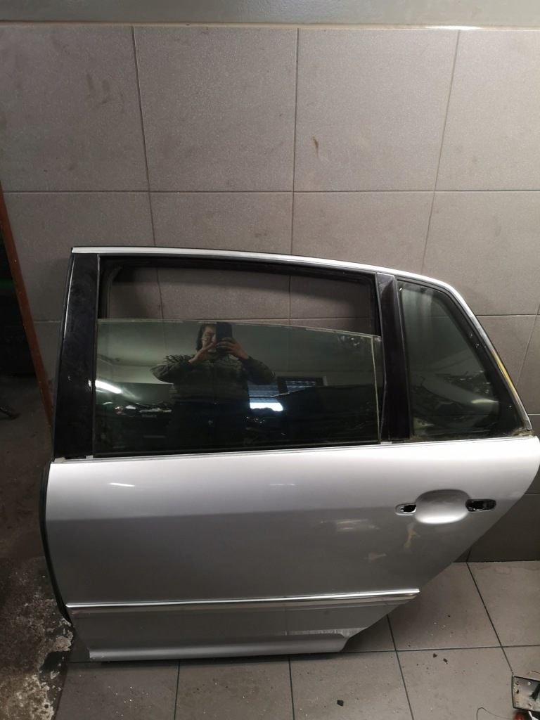 фото №1, Дверь левый задняя серебристый vw phaeton голый