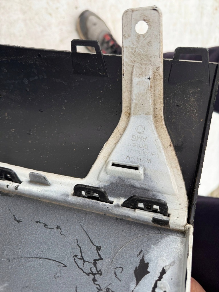 Mercedes e-klasa w214 amg седан гібрид бампер перед передній a2148855303 Зі Шроту