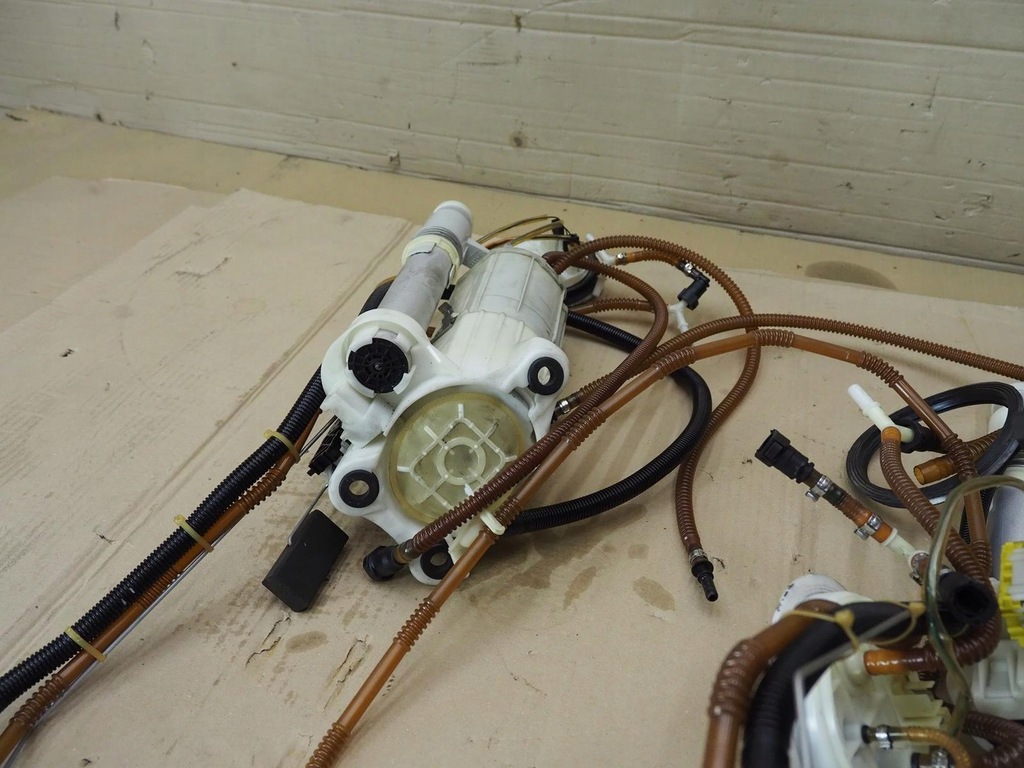 фото №13, Насос топлива audi a8 d3 w12 6.0 bht комплектная