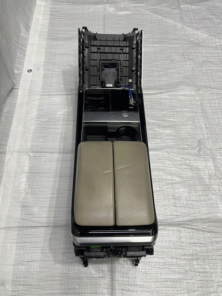 фото №4, Підлокітник land rover velar l560