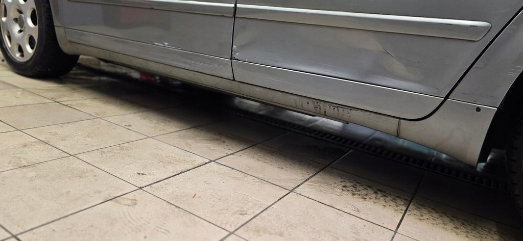 фото №1, Молдинг поріг накладка поріг audi a4 b6 2000-2004 колір ly7q