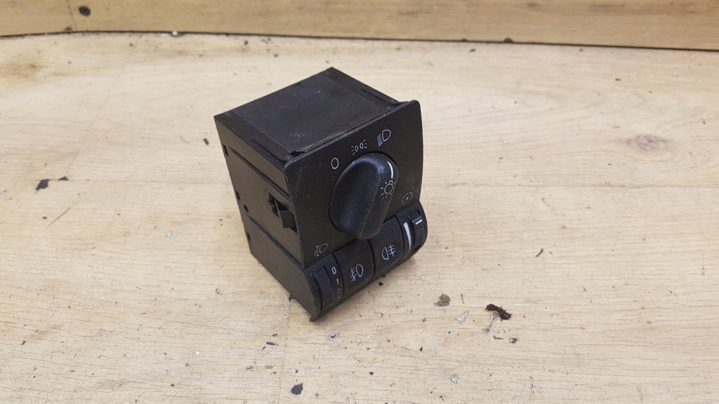 Купити Перемикач світла opel оригінальний номер 09133249