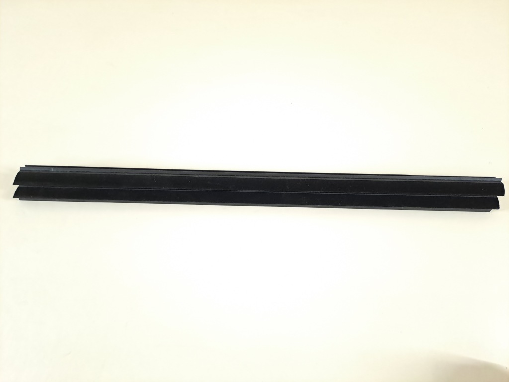 фото №1, Suzuki sx4 s-cross 18r lift молдинг уплотнитель дверь внутренняя левый задняя