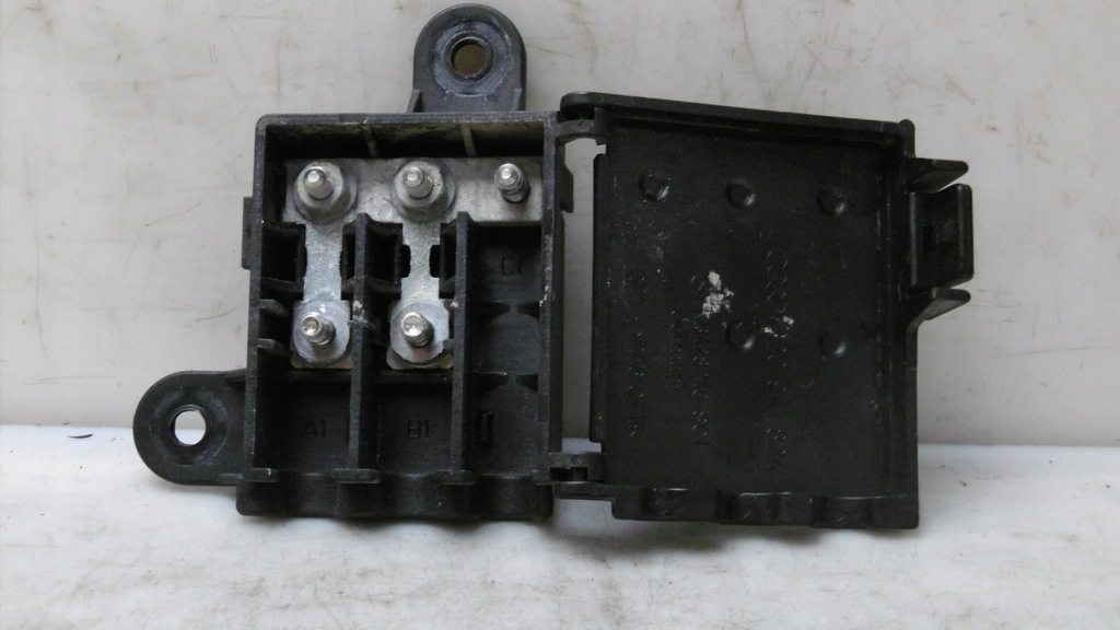 фото №1, Audi r8 420 06- коробка предохранителей 420941824