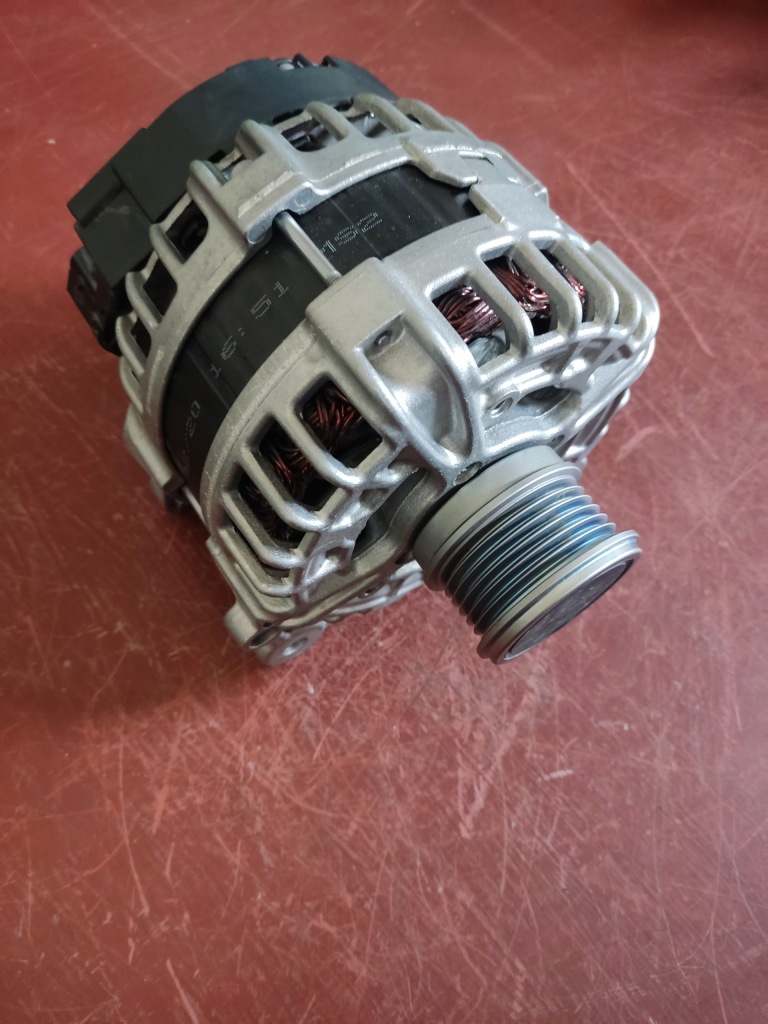 Купить Генератор vw audi skoda 04l903021j новый