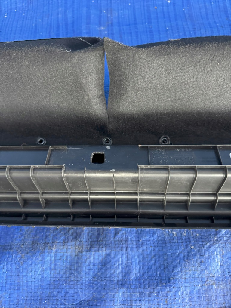 Защита сиденье задний  багажника ds7 рестайлинг  e-tense 1.6 гибрид 98174691 Киев