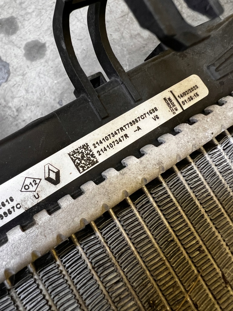 Купити Радіатор води комплектна dacia sandero iii 2023r 1.0 tce lpg