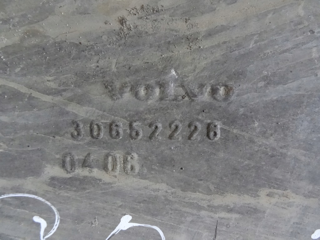 фото №6, Volvo v40 1.9dci 03 гасник середній