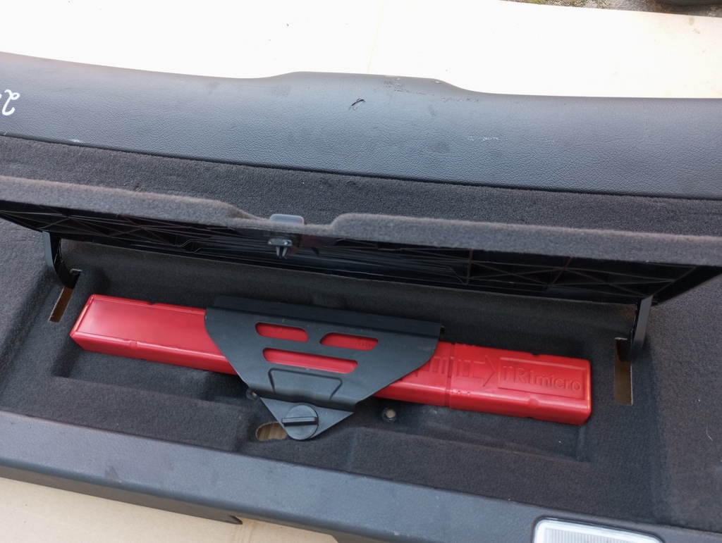 фото №10, A4 b7 обивка крышки багажника avant kombi czarna