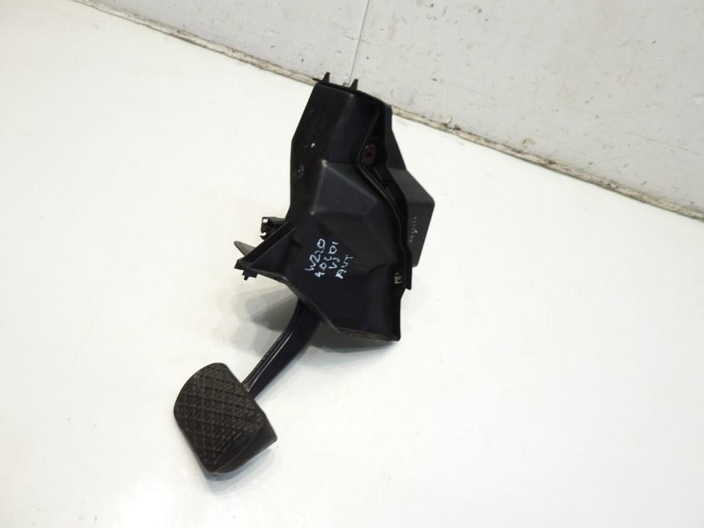 Педаль тормоза mercedes w220 4.0 cdi v8 a2206841118 с Разборки