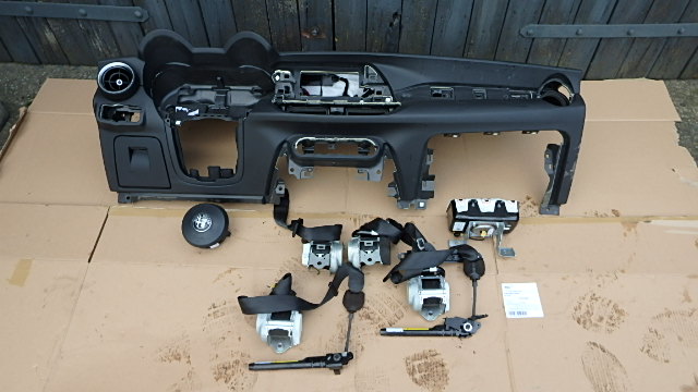 фото №1, Alfa romeo stelvio панель приладів консоль ремені подушка безпеки