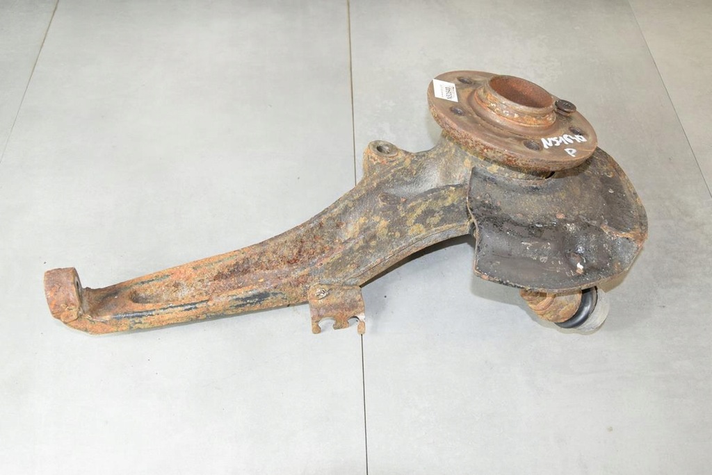 фото №1, Vw amarok поворотный кулак правая перед 2h0258d