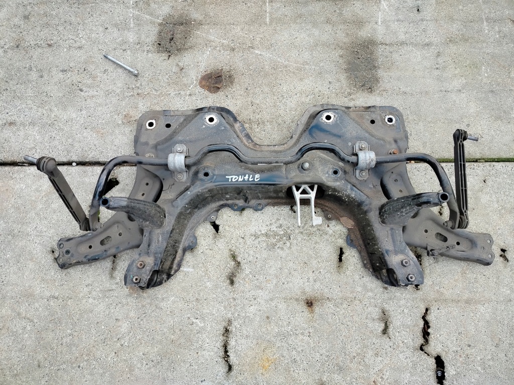 Купити Alfa romeo tonale 1.5 підрамник перед важелі