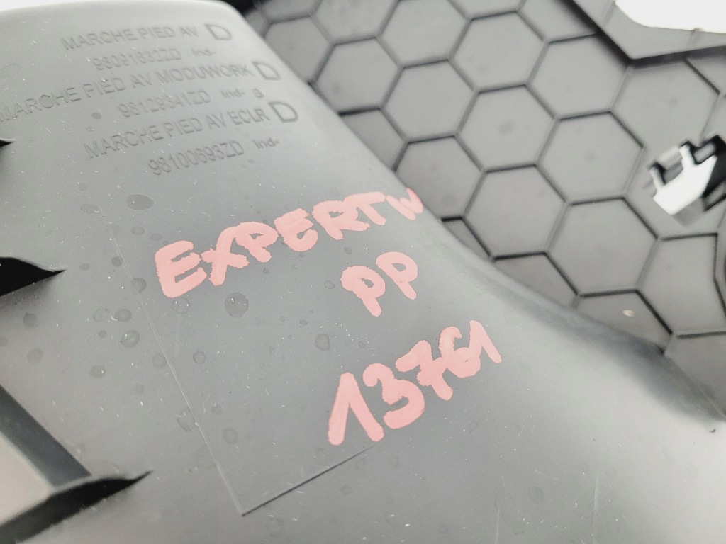 Защита порог порога  правый  передок  peugeot expert 3 iv 98091632zd Киев
